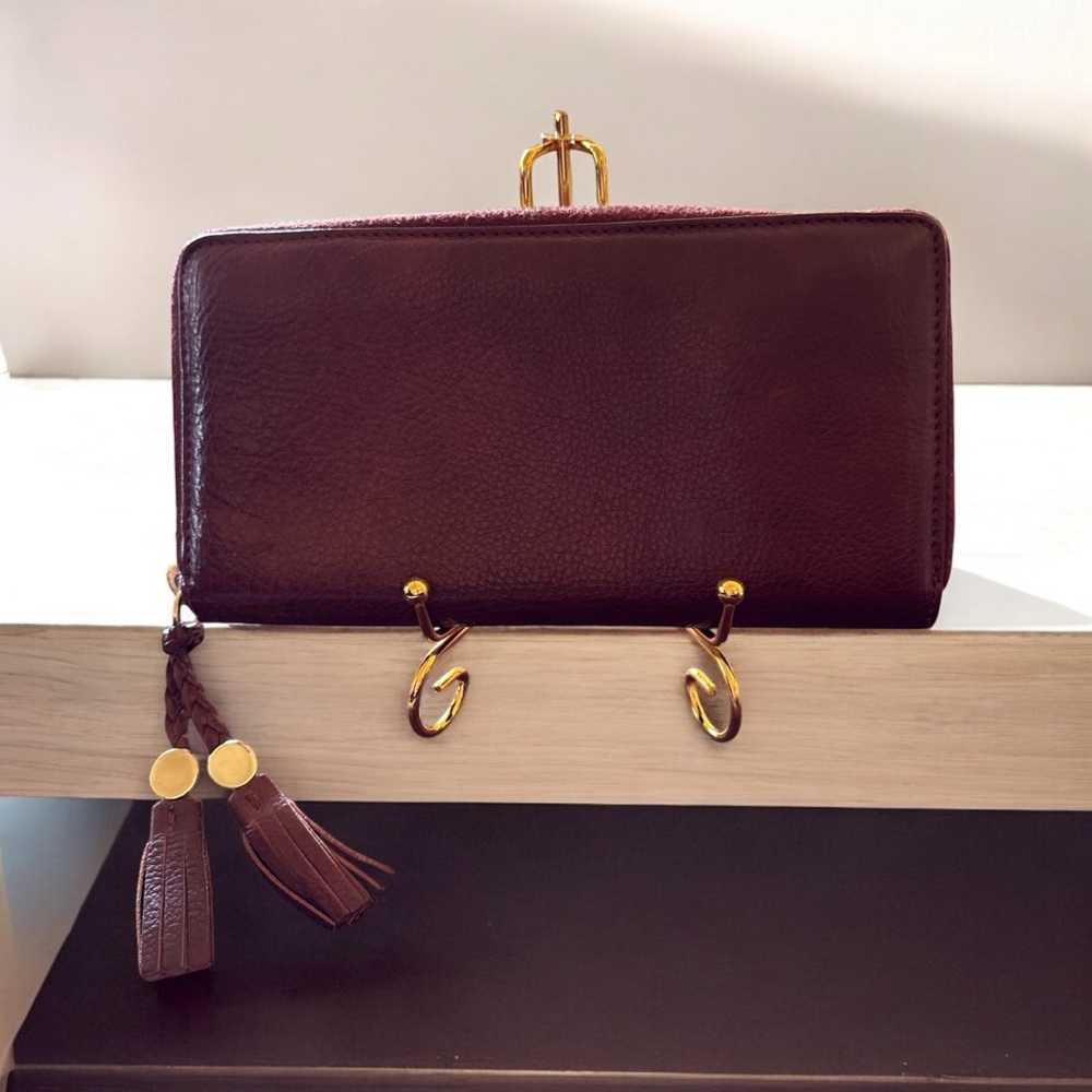 EUC Gucci Leather wallet/Clutch